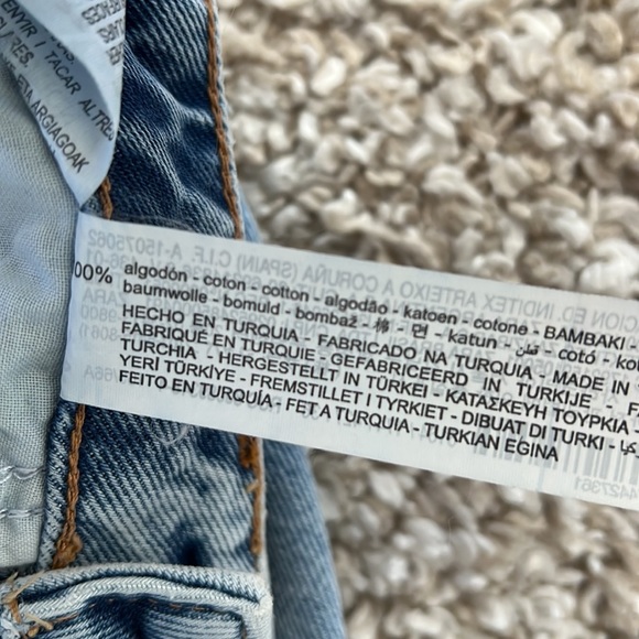 Zara Slightly Distressed Light Blue Wash High Rise Mom Jean Sz 4 - Picture 8 of 12